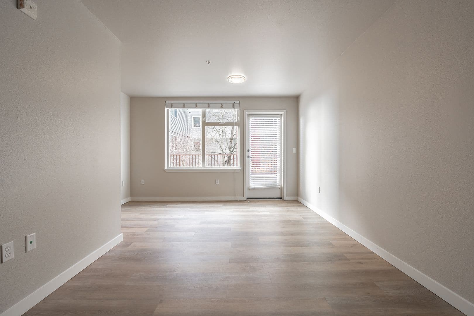 Seattle Apartment: 402 22nd Ave S