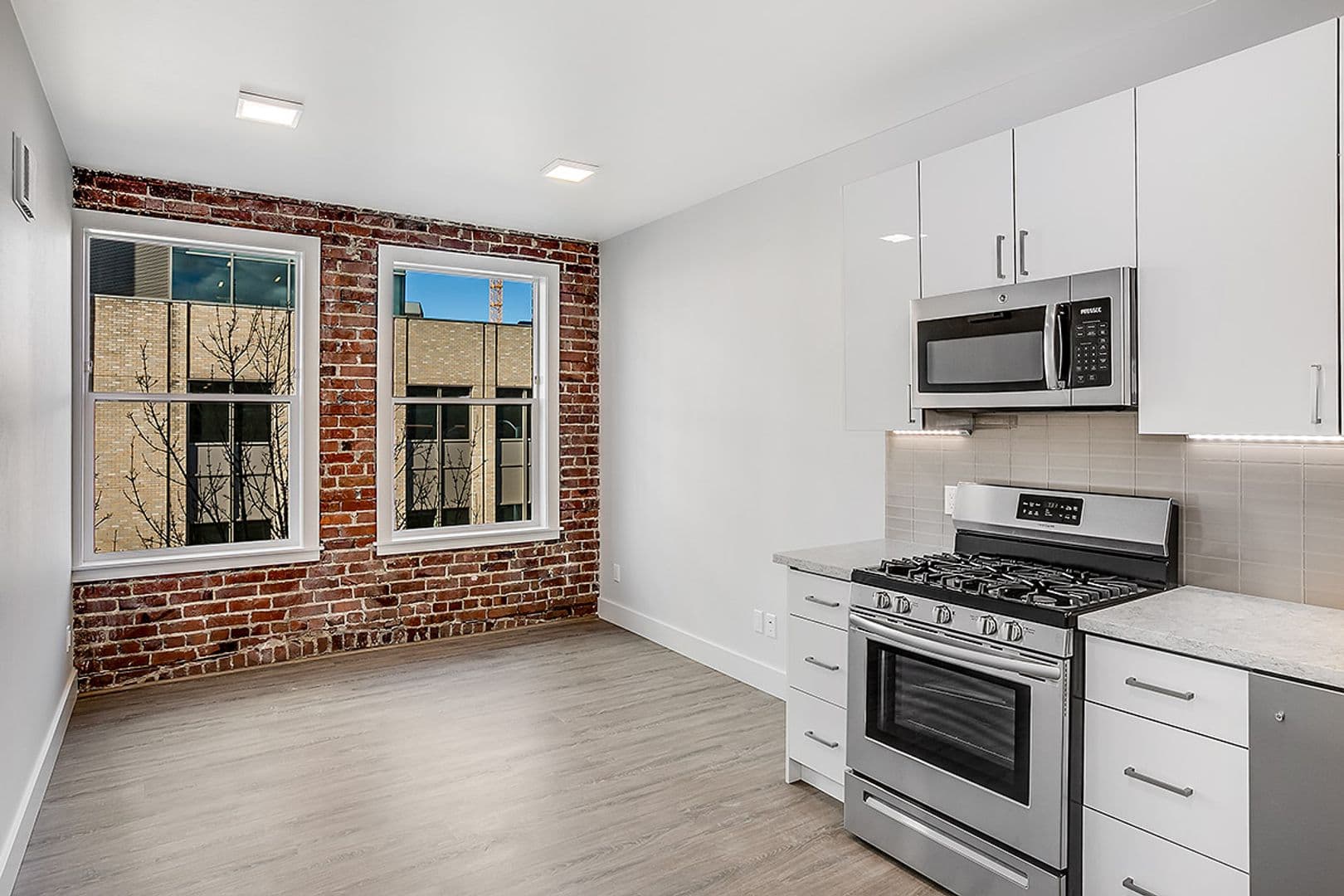 Seattle Apartment: 423 Terry Ave