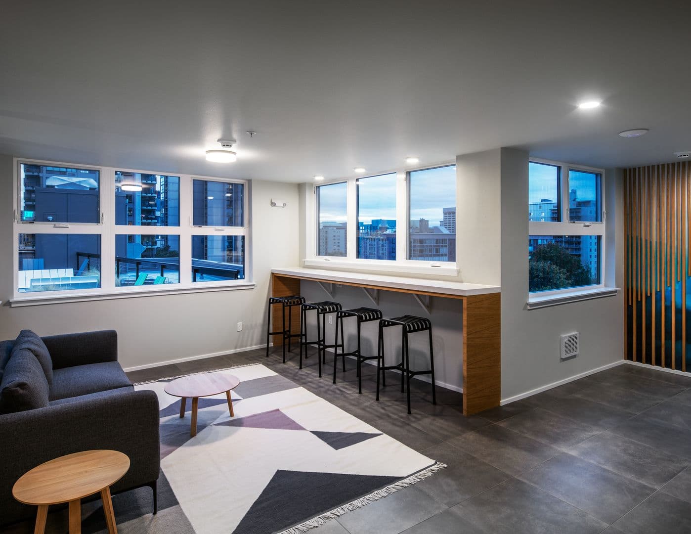 Seattle Apartment: 1103 Summit Ave