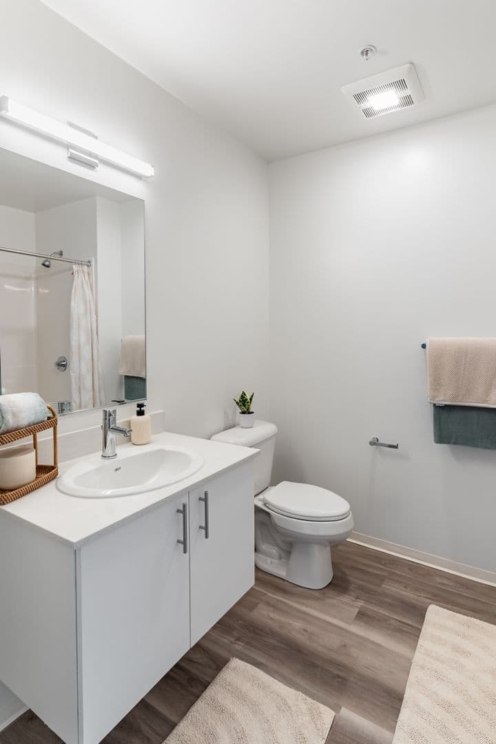 Portland Apartment: 5460 N Interstate Ave
