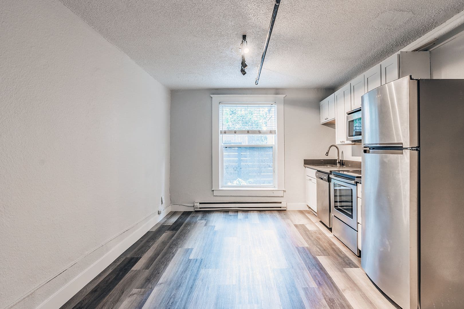 Seattle Apartment: 114 24th Ave E