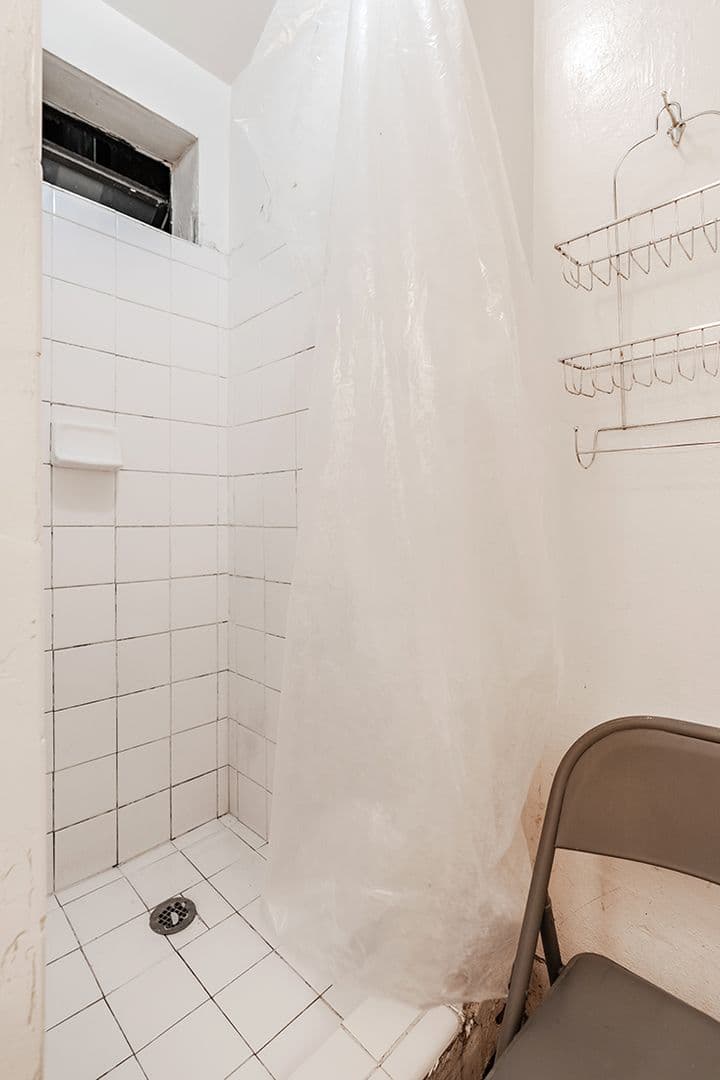 Seattle Apartment: 1625 E Madison St