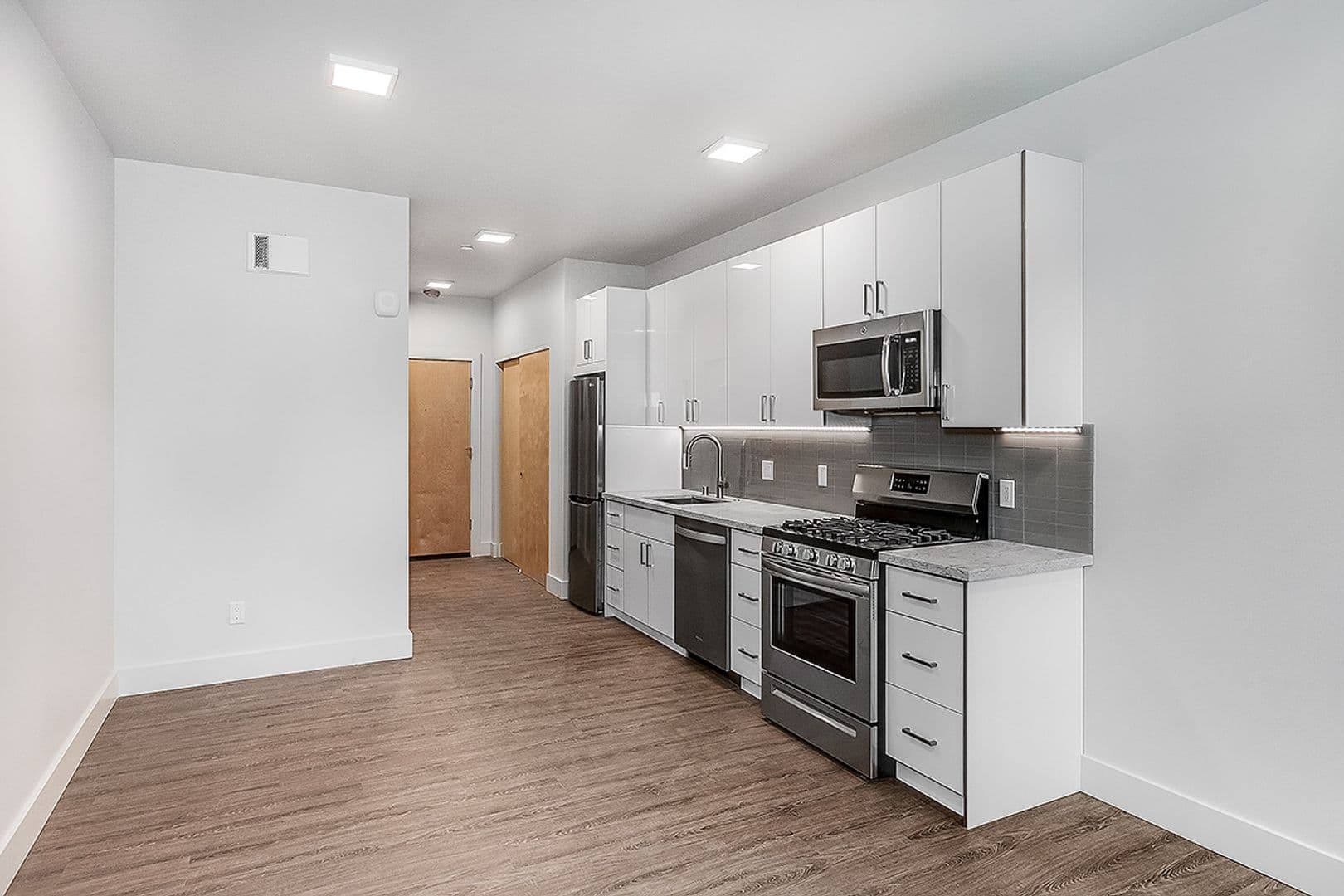 Seattle Apartment: 423 Terry Ave