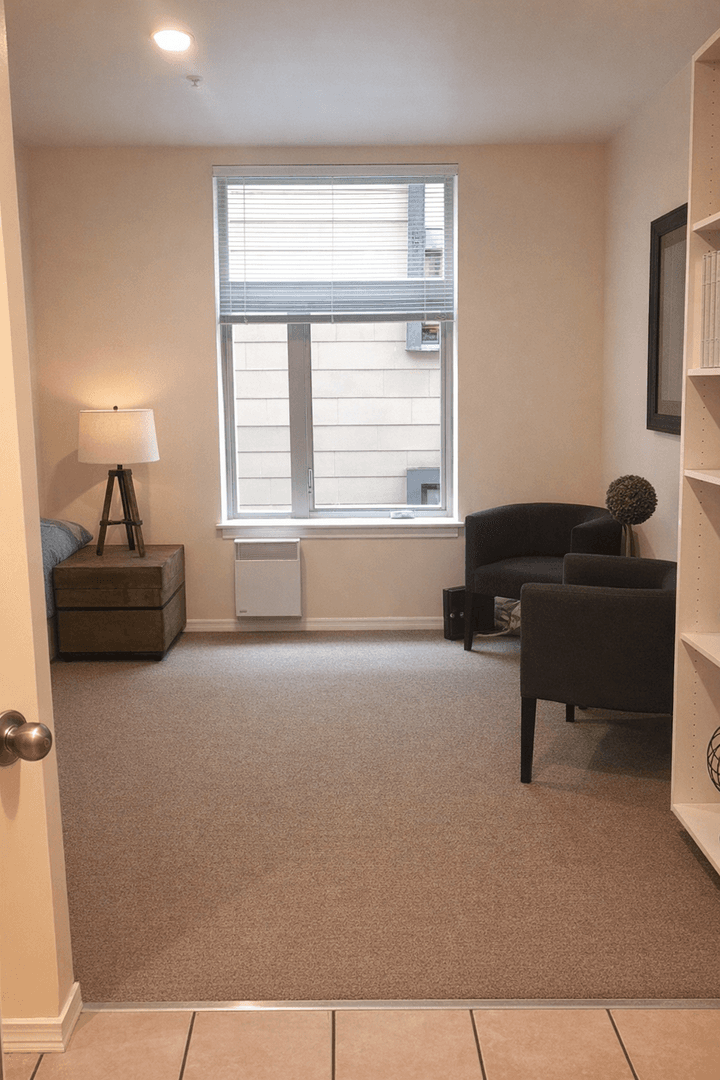 Seattle Apartment: 1728 Summit Ave