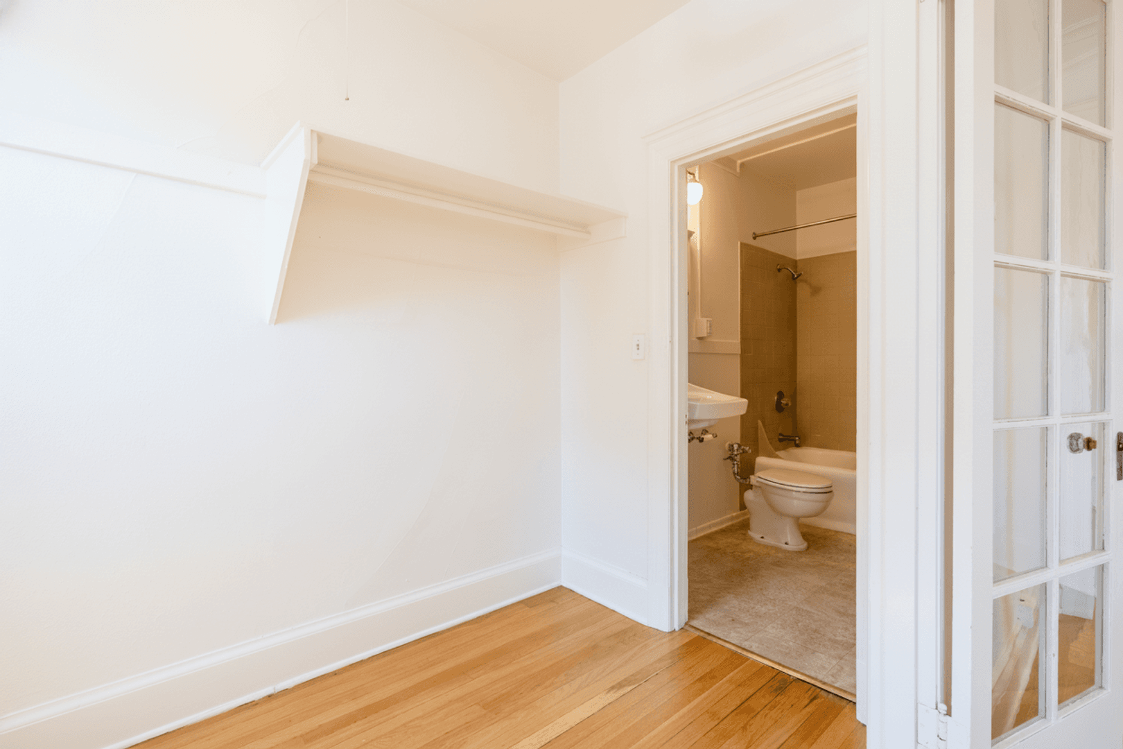 Seattle Apartment: 4210 Brooklyn Ave NE
