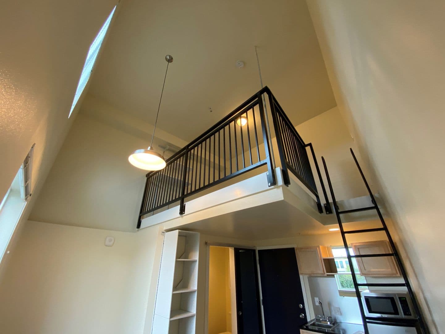 Seattle Apartment: 151 12th Ave