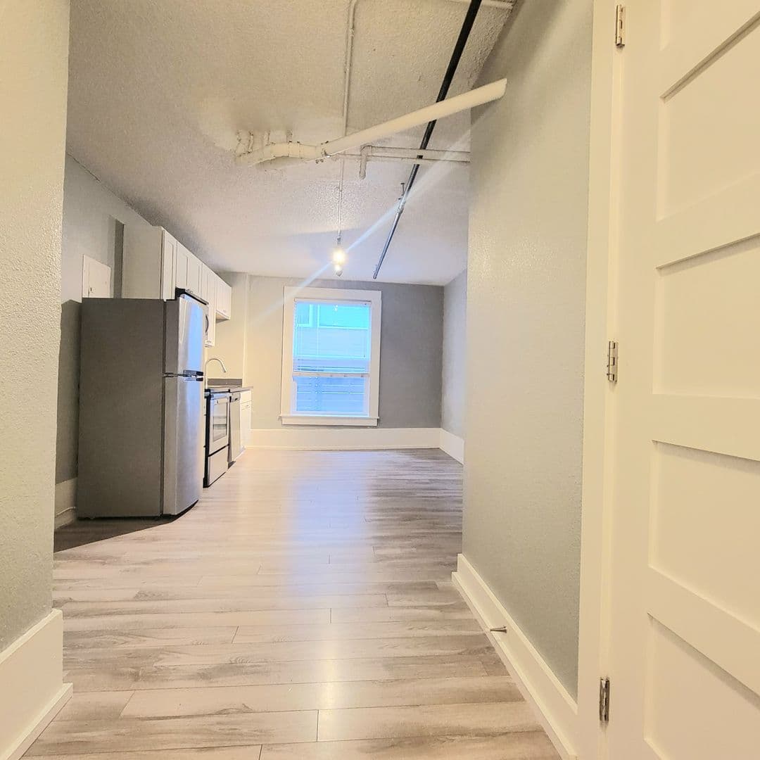 Seattle Apartment: 114 24th Ave E