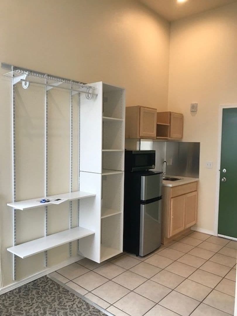 Seattle Apartment: 5611 17th Ave NW