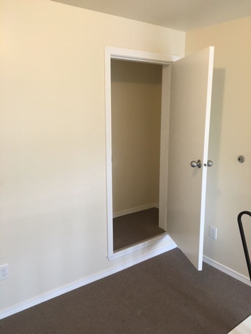 Seattle Apartment: 151 12th Ave