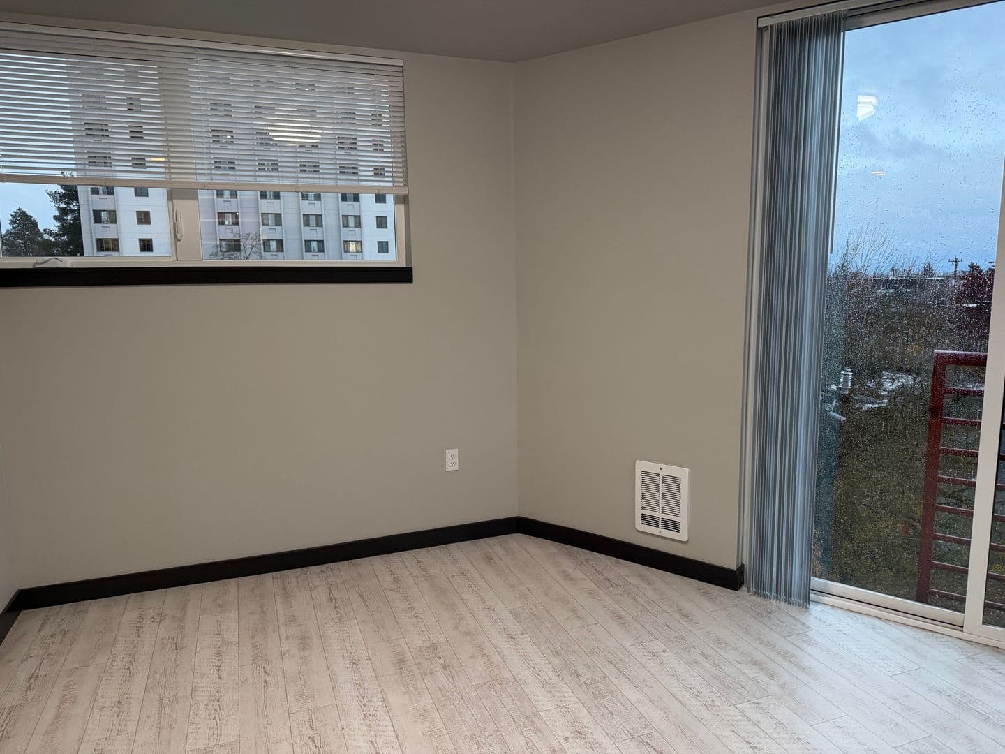 Seattle Apartment: 1523 E Madison St