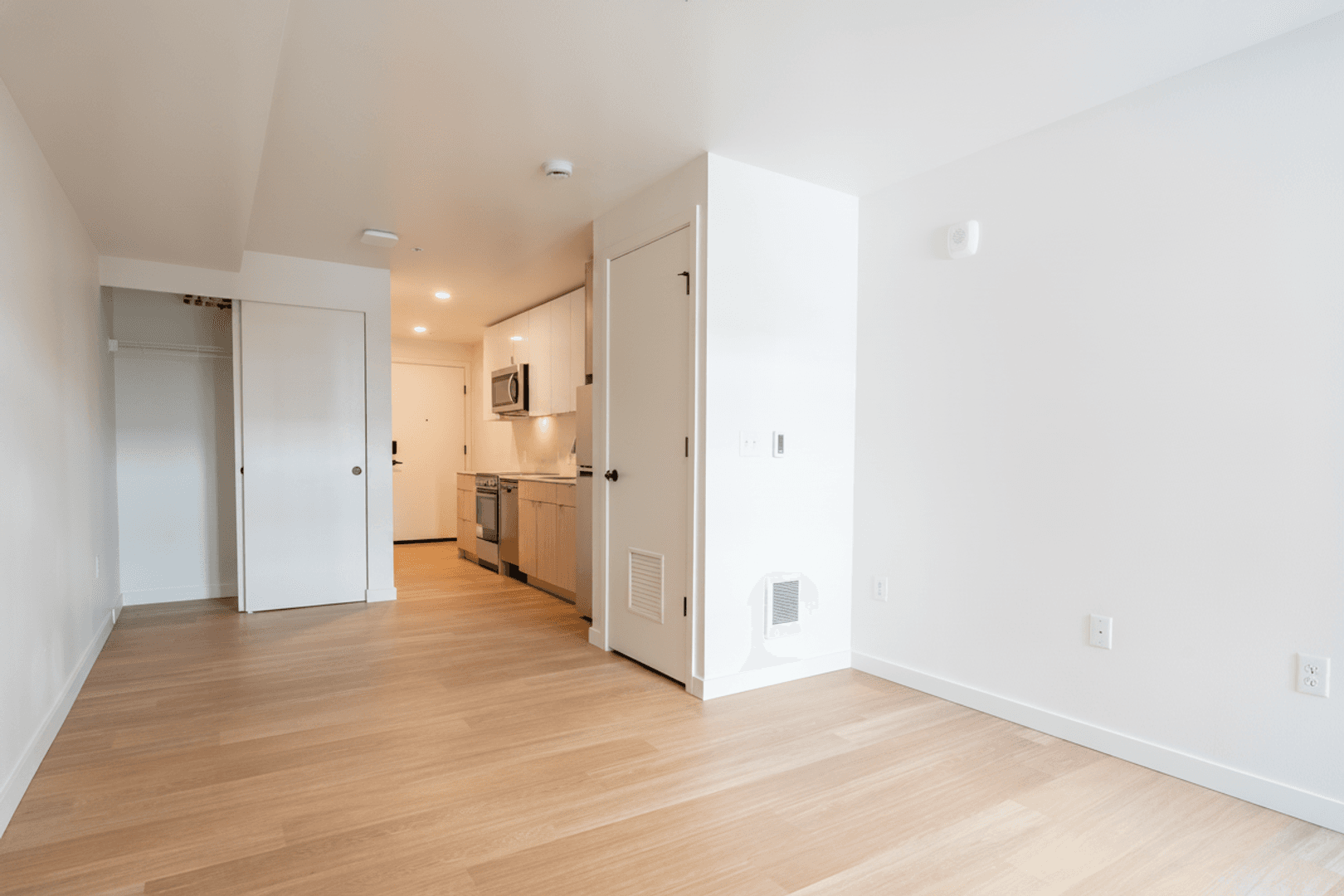 Bellevue Apartment: 290 106th Pl NE