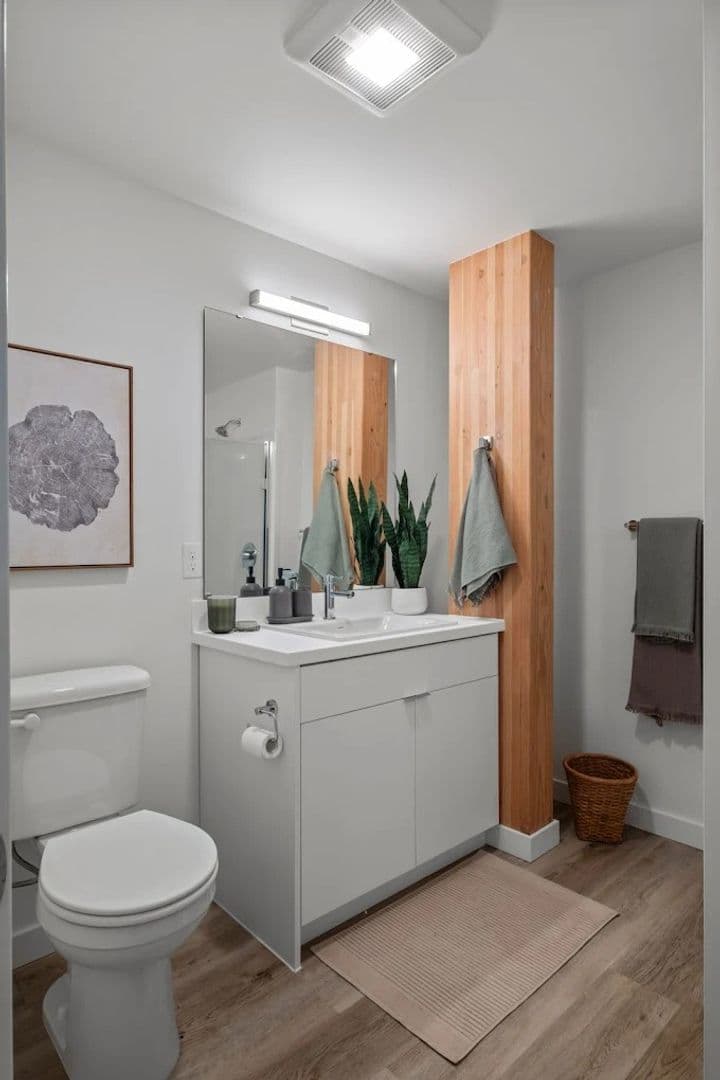 Seattle Apartment: 1323 E Union St