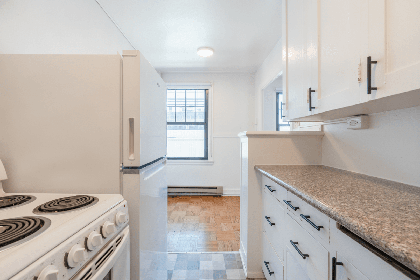 Seattle Apartment: 1305 NE 43rd St