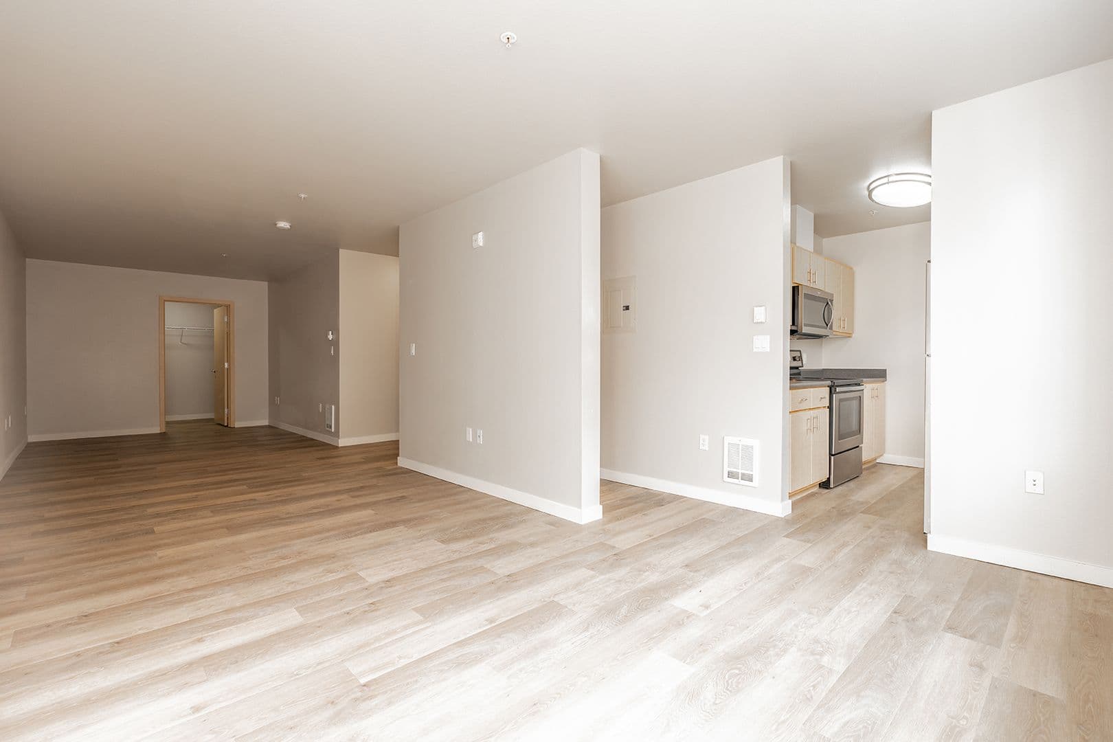 Seattle Apartment: 402 22nd Ave S