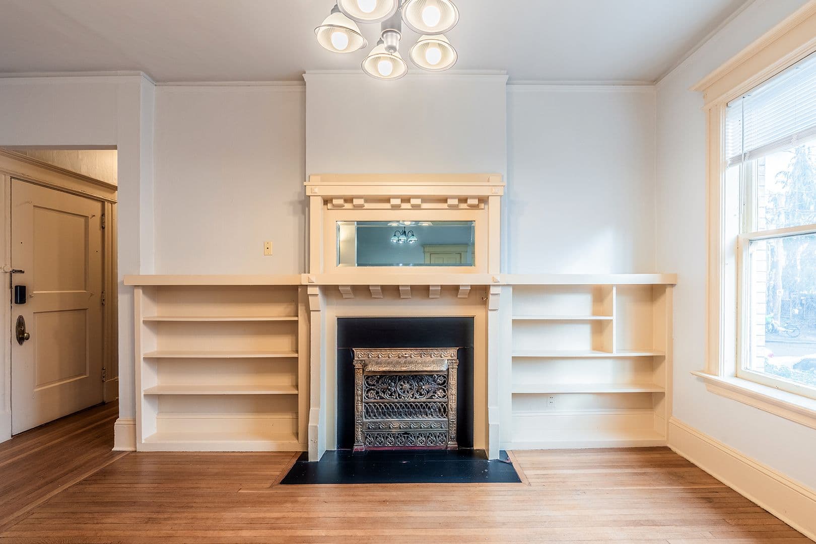 Seattle Apartment: 1625 E Madison St