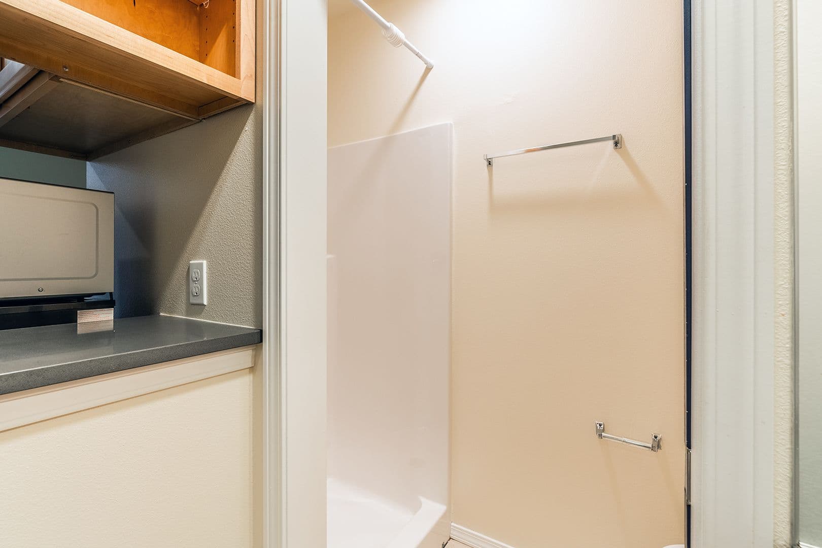 Seattle Apartment: 1728 Summit Ave