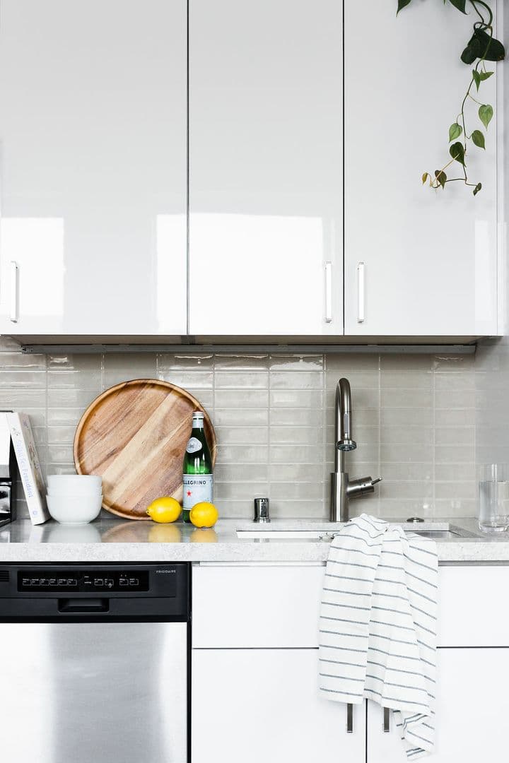 Seattle Apartment: 423 Terry Ave