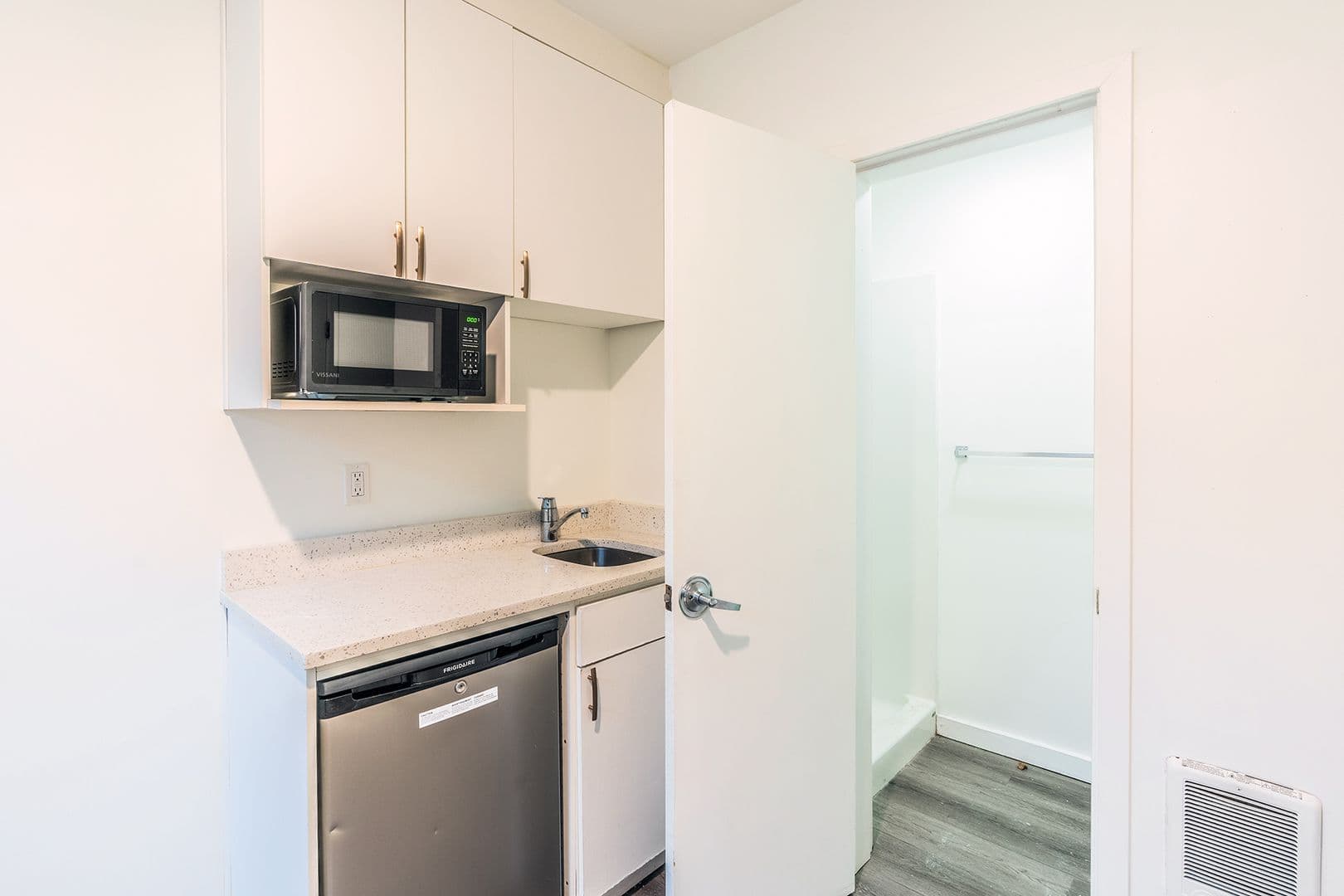 Seattle Apartment: 200 10th Ave E