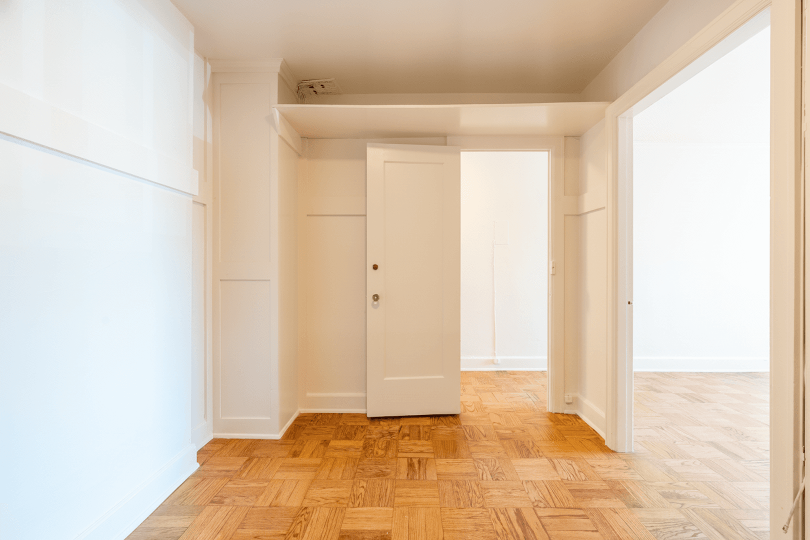Seattle Apartment: 1305 NE 43rd St