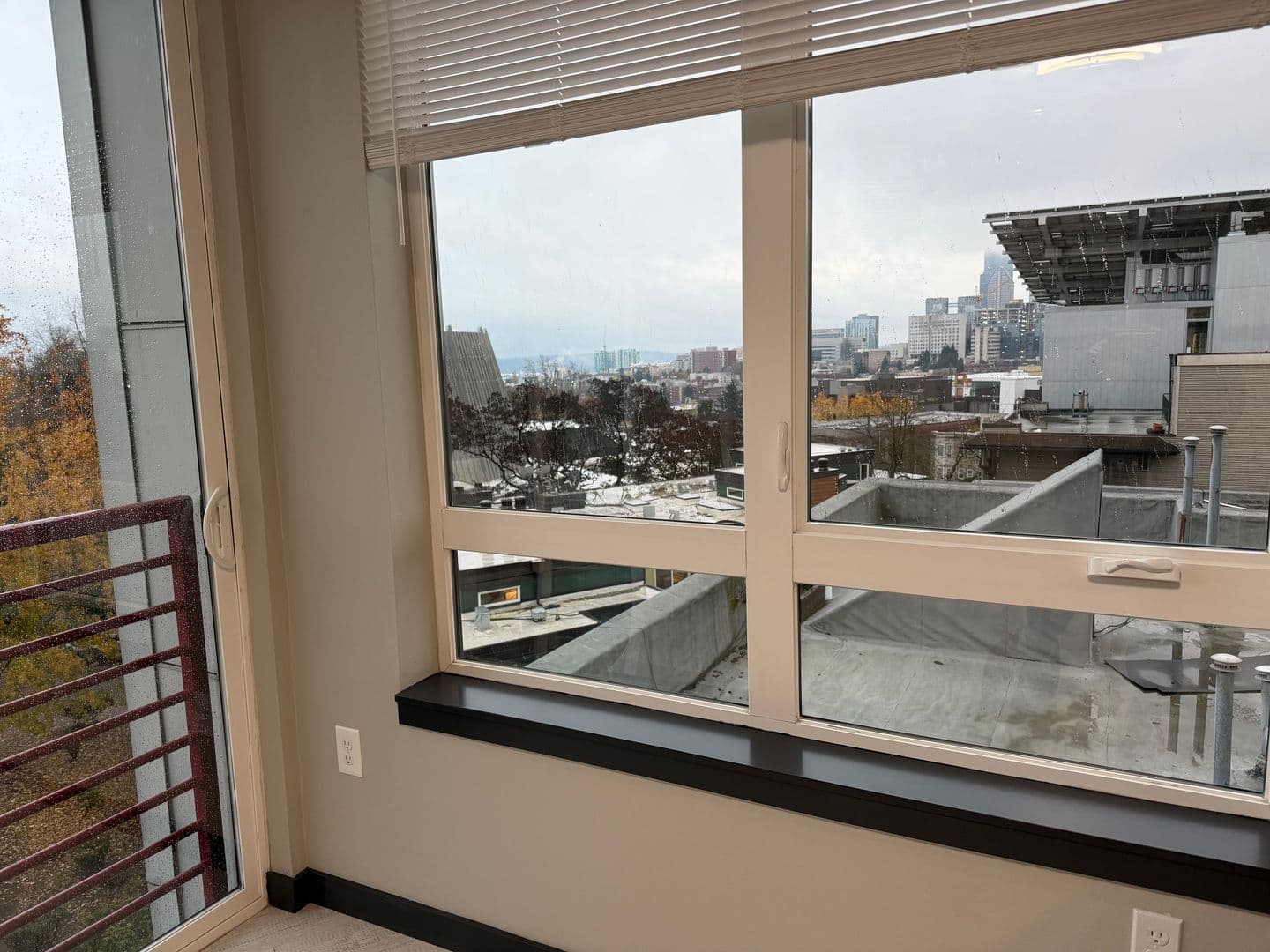 Seattle Apartment: 1523 E Madison St