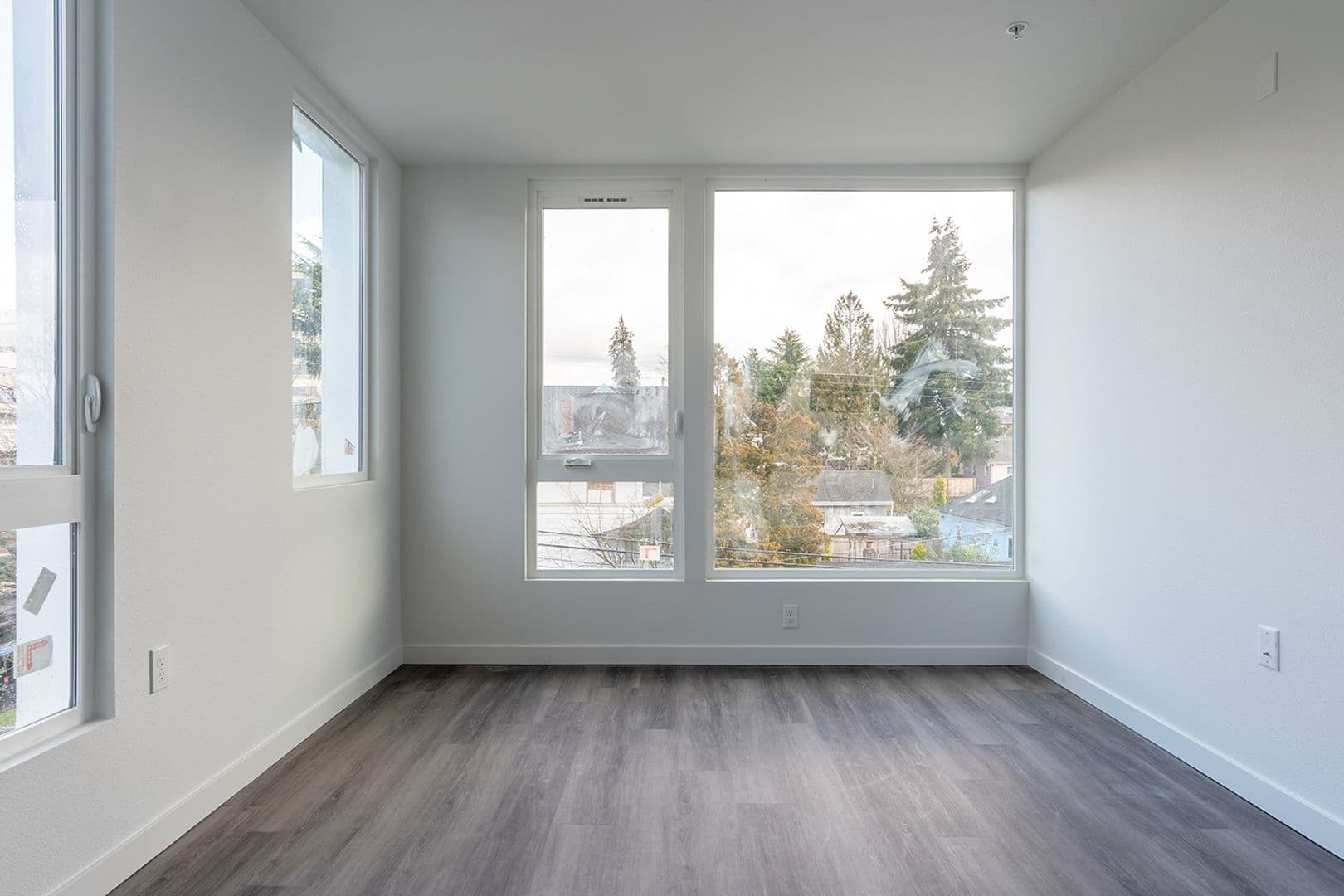 Seattle Apartment: 355 15th Ave