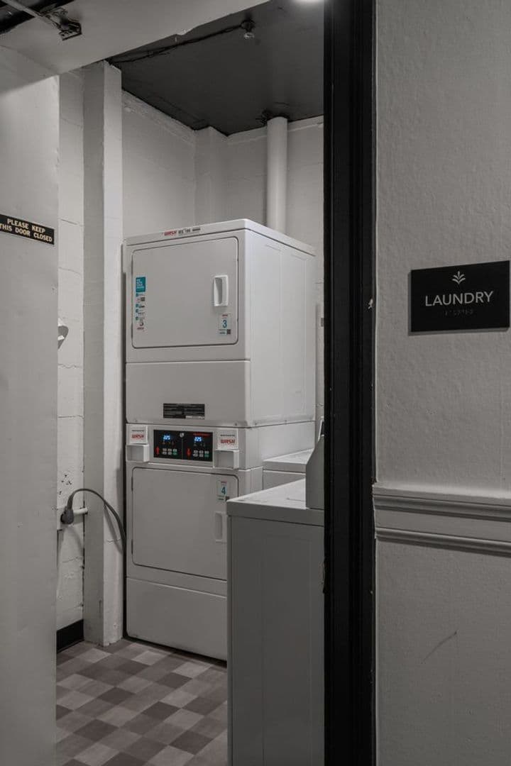 Seattle Apartment: 4210 Brooklyn Ave NE