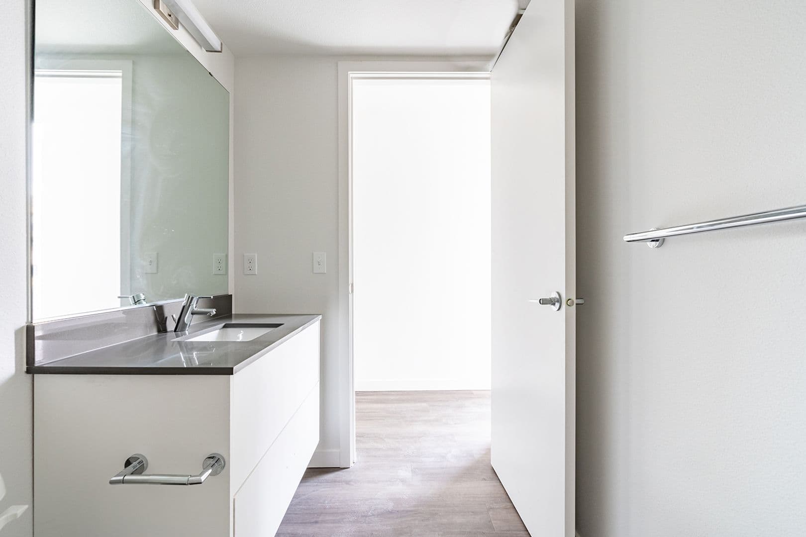 Seattle Apartment: 355 15th Ave