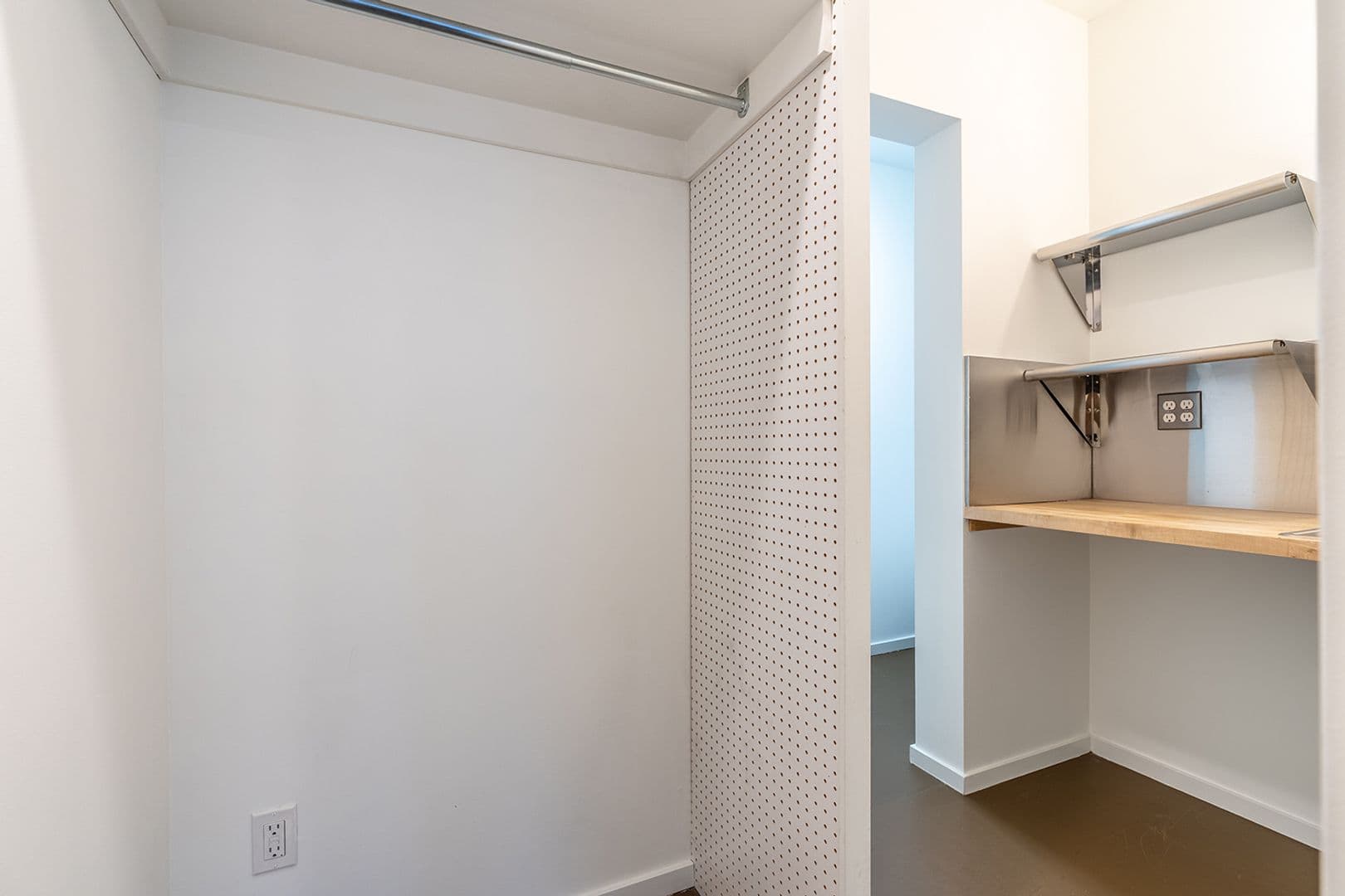 Seattle Apartment: 2651 NW 56th St