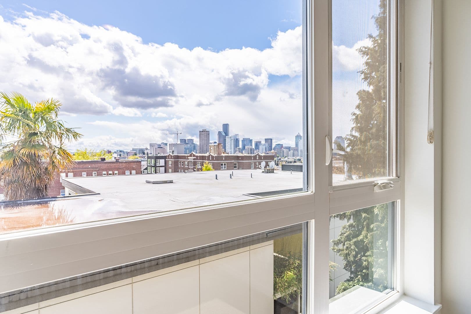 Seattle Apartment: 116 13th Ave East