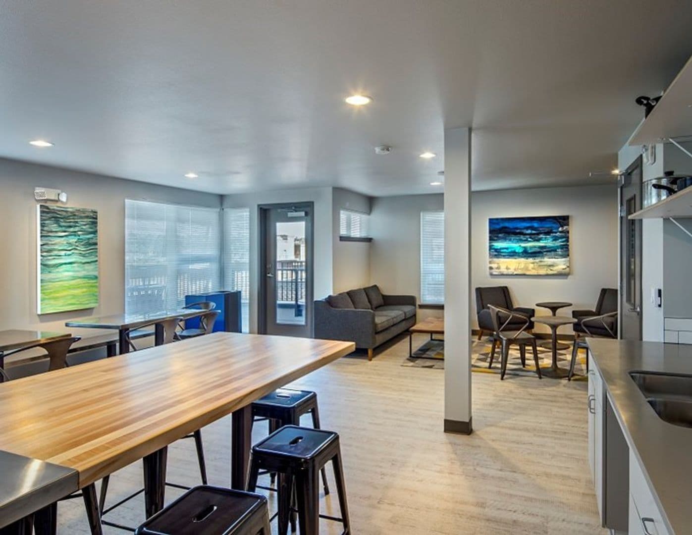 Seattle Apartment: 2820 Eastlake Ave E