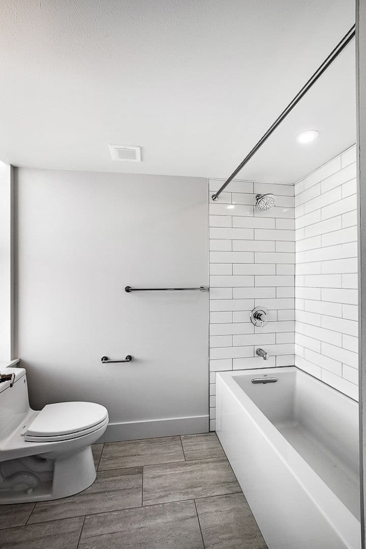 Seattle Apartment: 423 Terry Ave