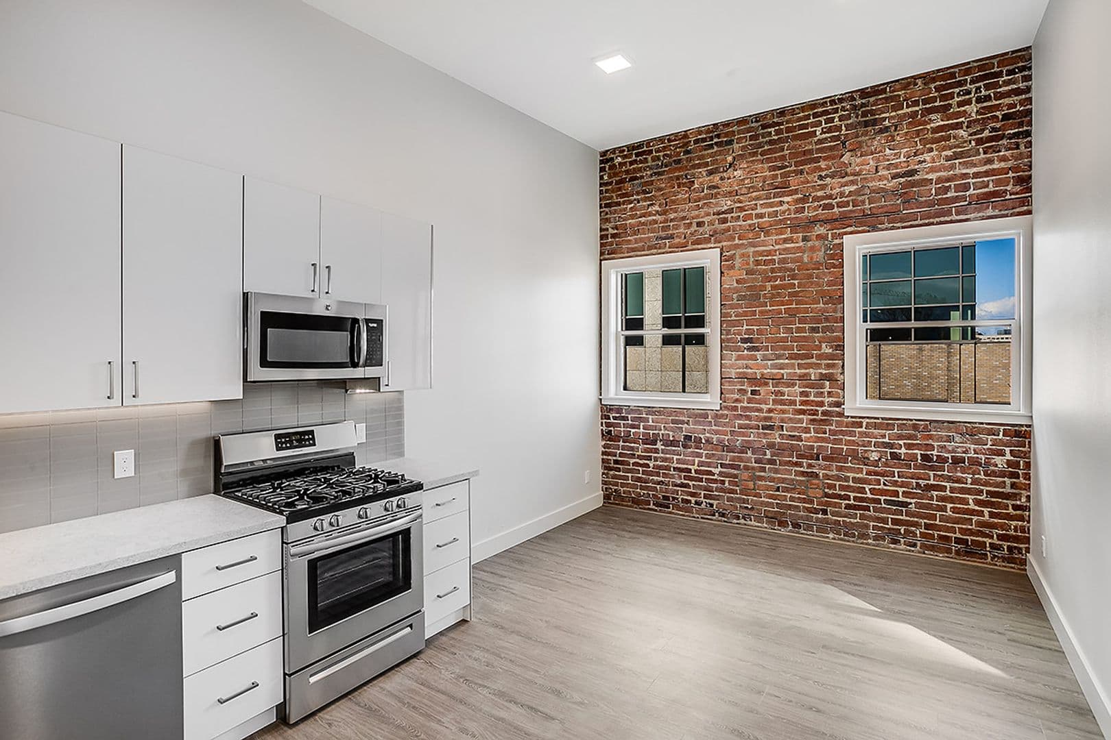 Seattle Apartment: 423 Terry Ave