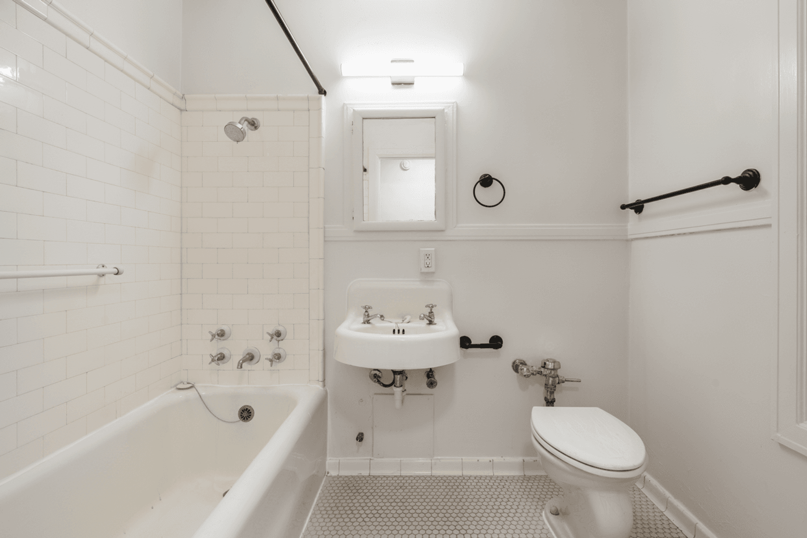 Seattle Apartment: 1305 NE 43rd St