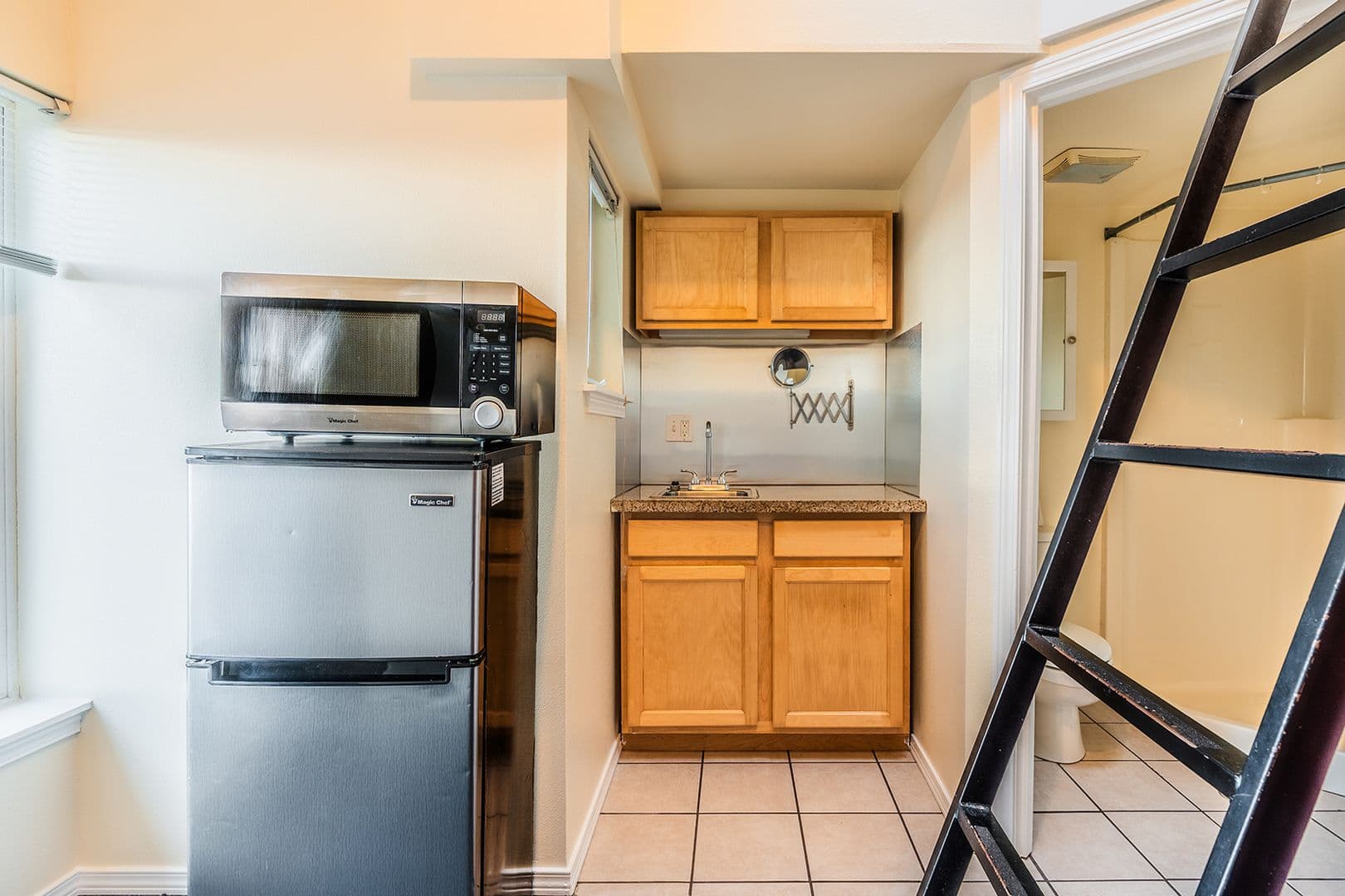 Seattle Apartment: 310 17th Ave S