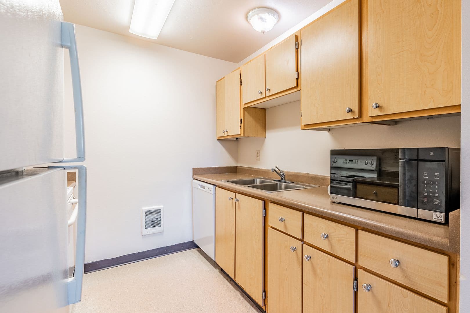 Portland Apartment: 36 NE 147th Ave