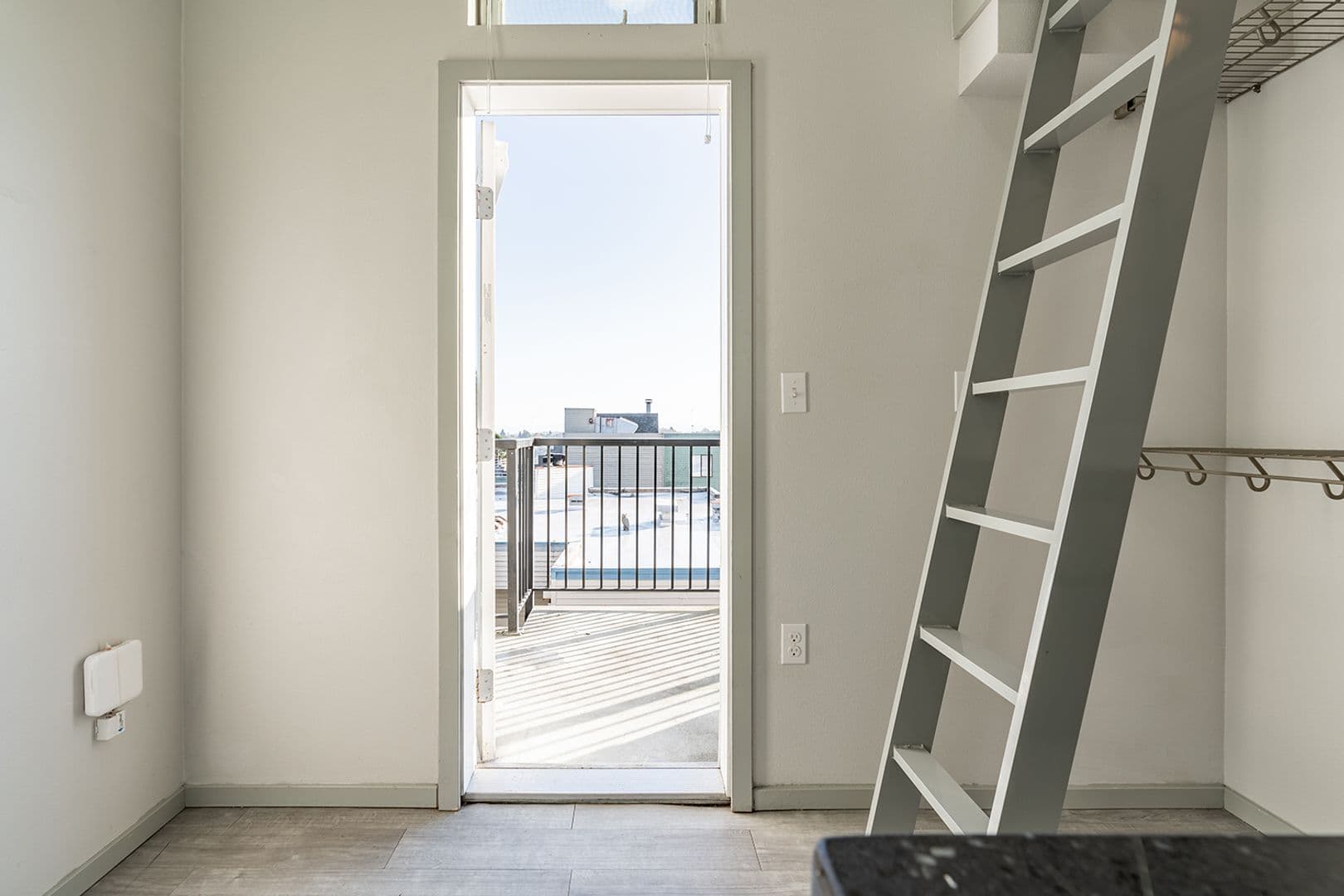 Seattle Apartment: 3266 SW Avalon Way