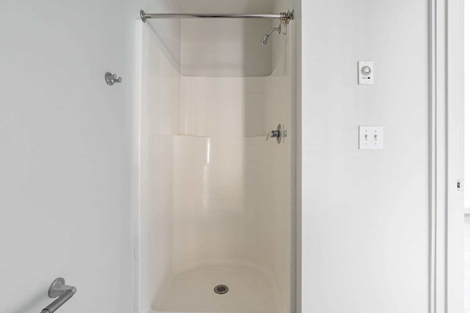Seattle Apartment: 220 10th Ave