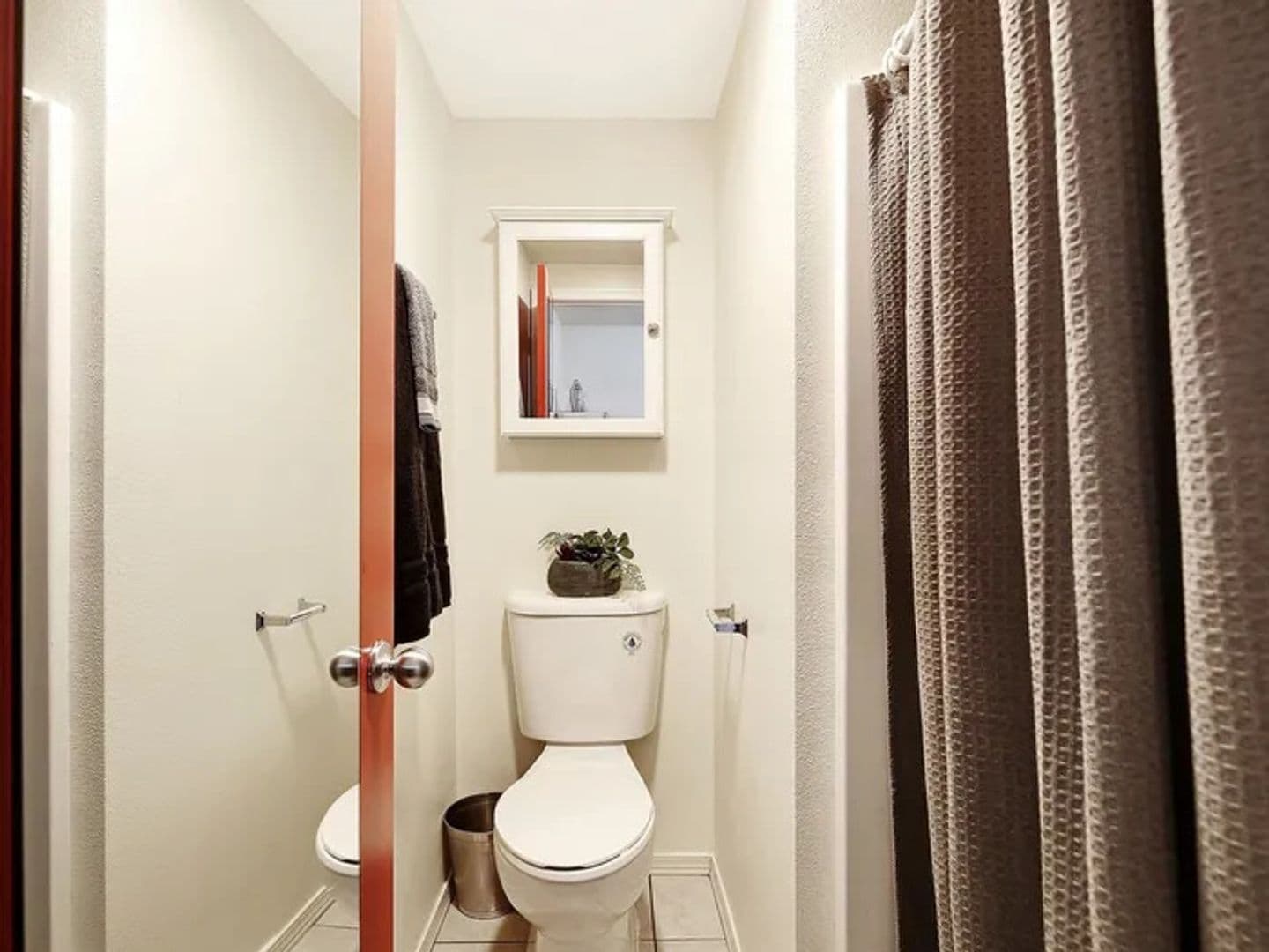 Seattle Apartment: 4047 8th Ave NE