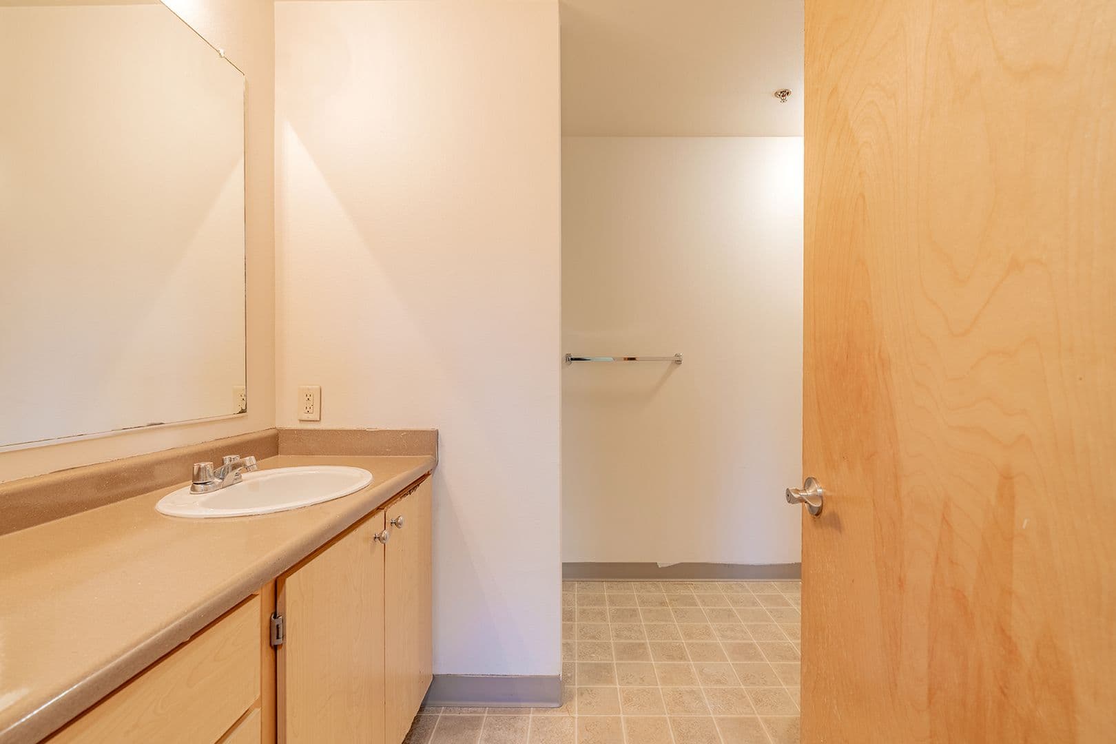 Portland Apartment: 36 NE 147th Ave