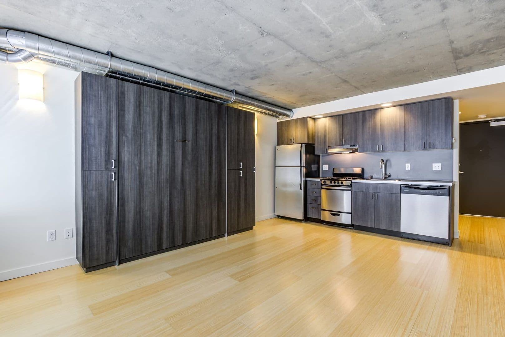 Seattle Apartment: 2217 3rd Ave