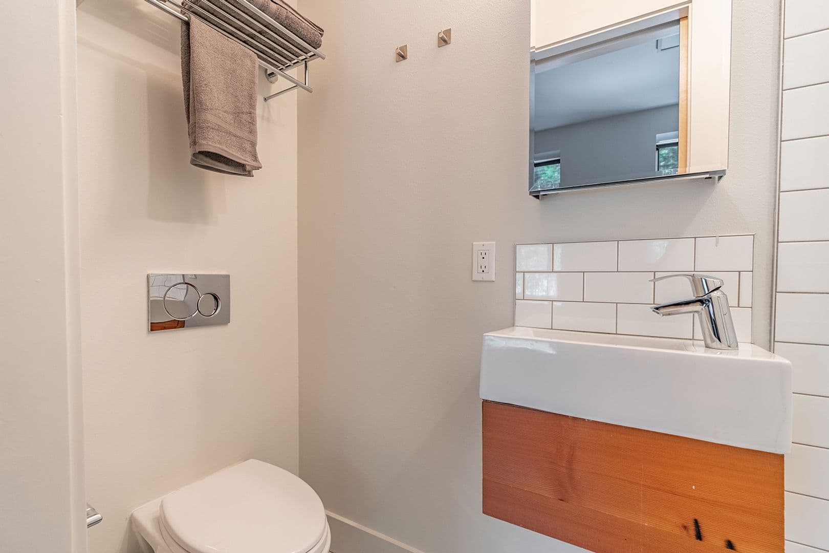 Seattle Apartment: 423 Terry Ave