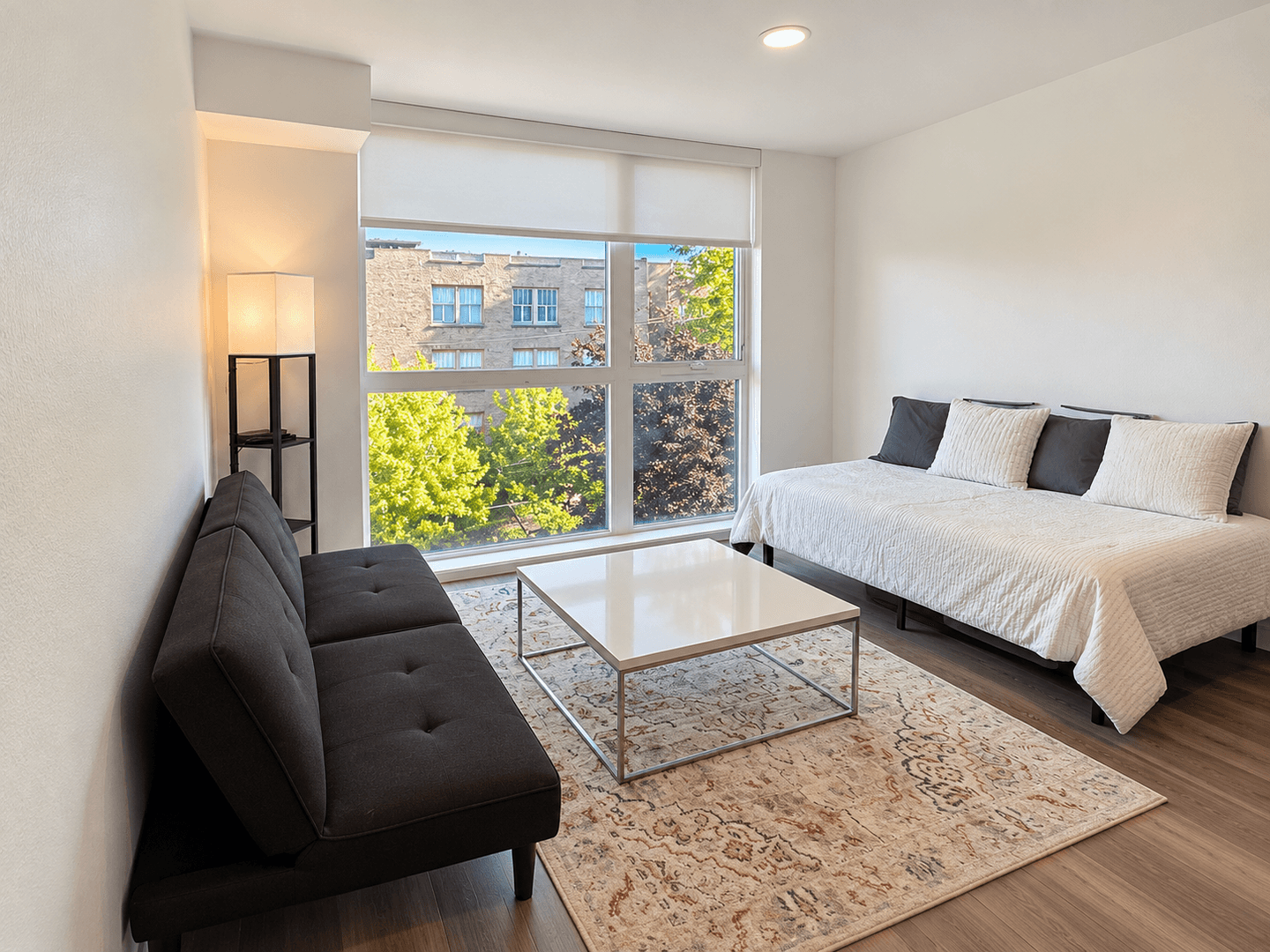 Seattle Apartment: 1103 Summit Ave