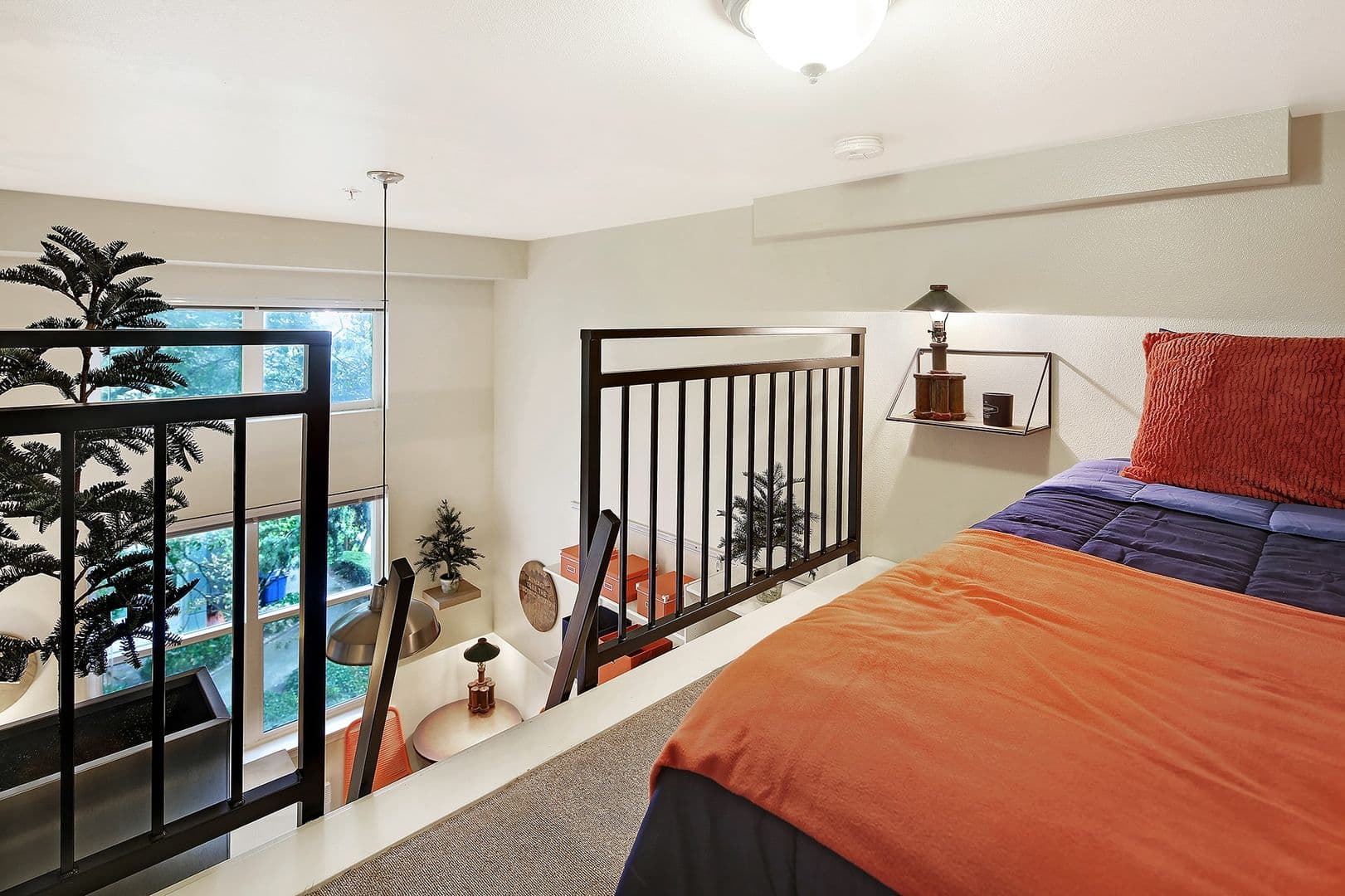 Seattle Apartment: 1305 E Mercer St