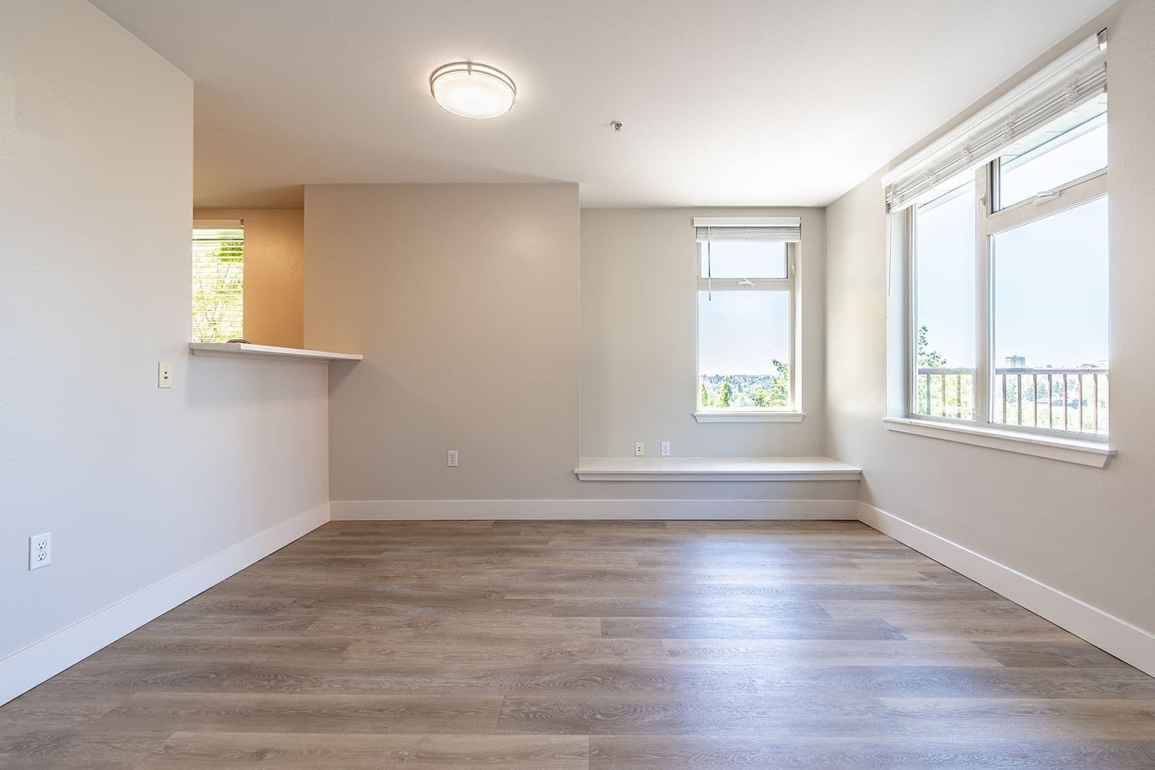 Seattle Apartment: 402 22nd Ave S