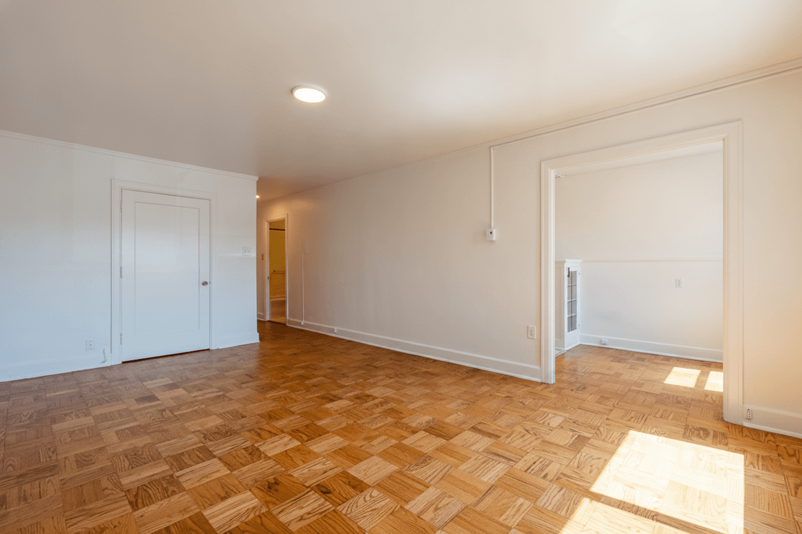 Seattle Apartment: 1305 NE 43rd St