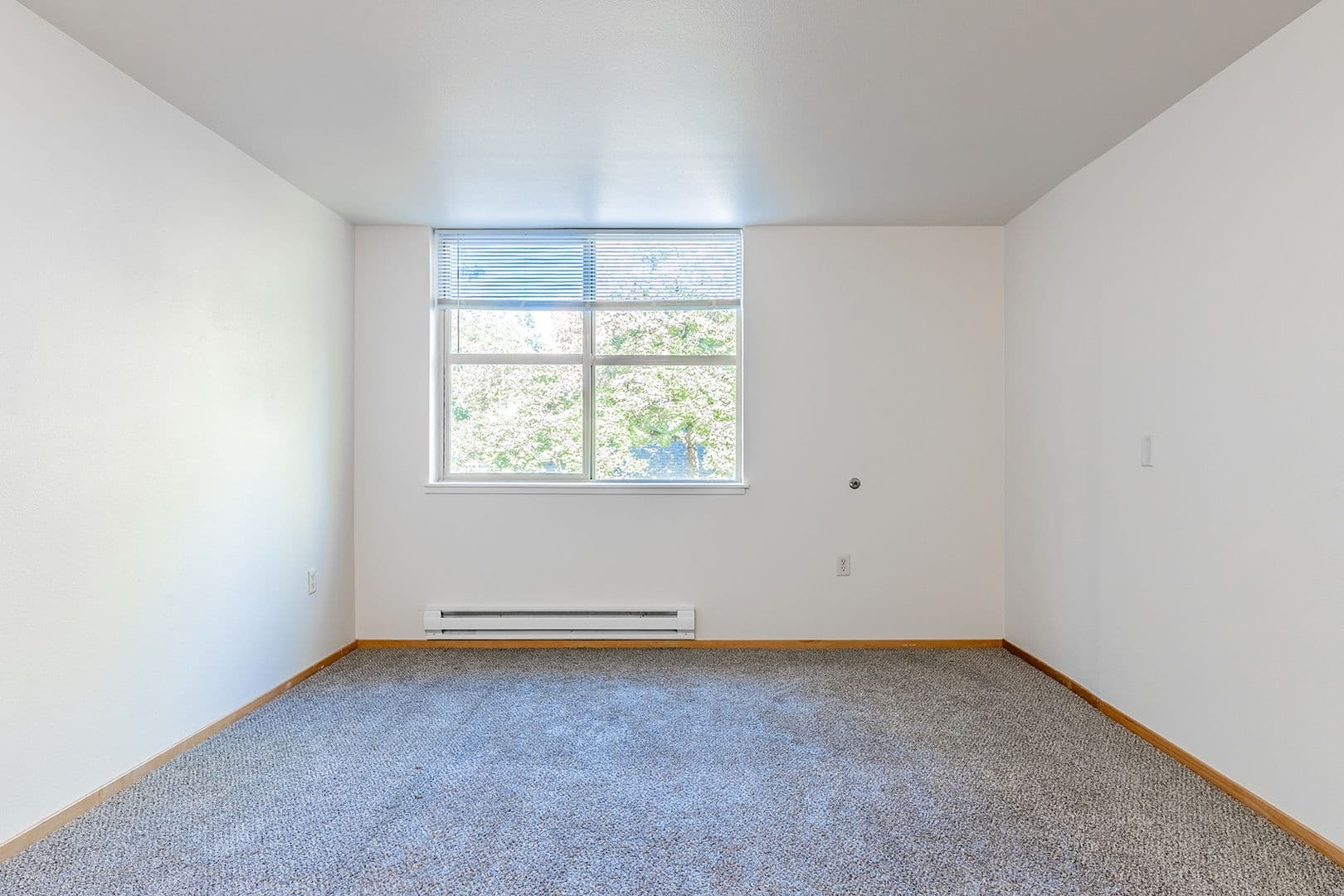 Portland Apartment: 36 NE 147th Ave