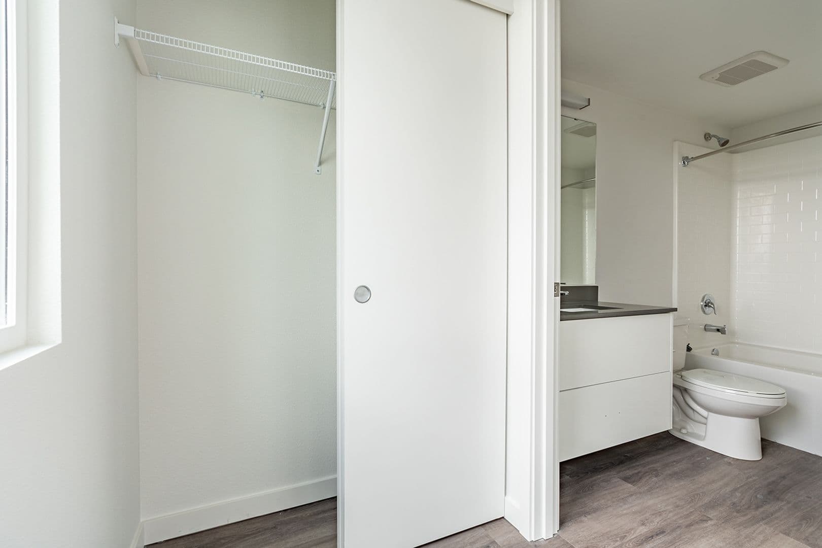 Seattle Apartment: 355 15th Ave