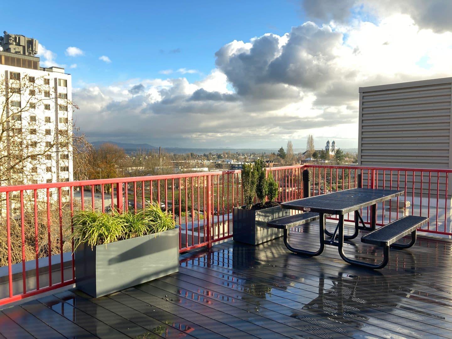 Seattle Apartment: 1523 E Madison St