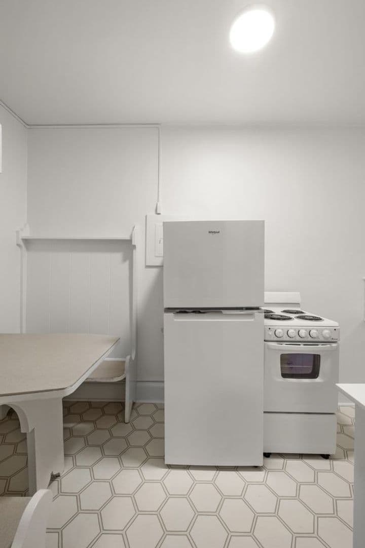Seattle Apartment: 4210 Brooklyn Ave NE