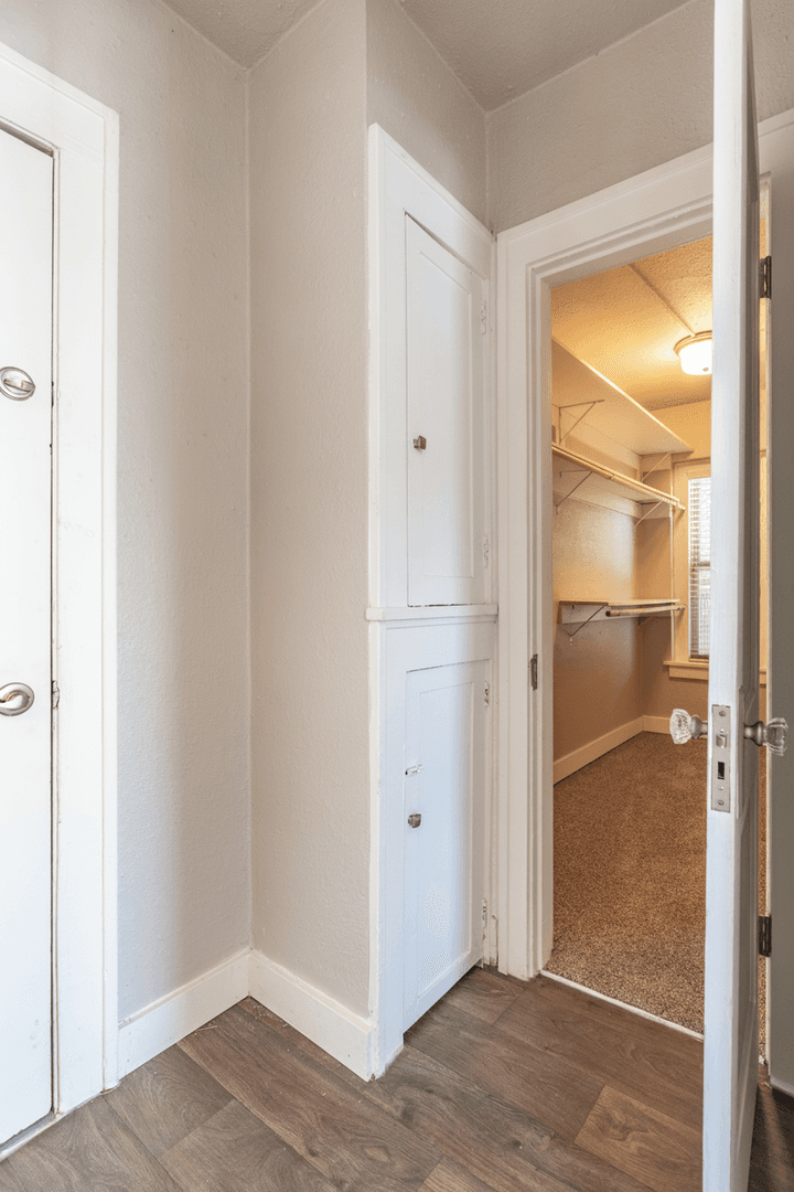 Tacoma Apartment: 1224 Yakima Ave S